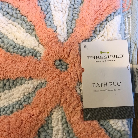 NWT BATH RUG - Picture 5 of 5